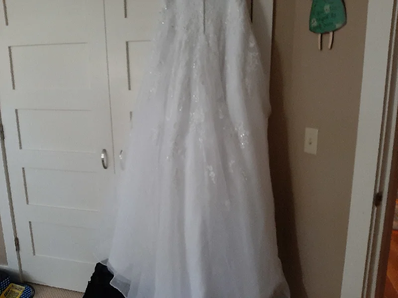 David's Bridal 9V3434