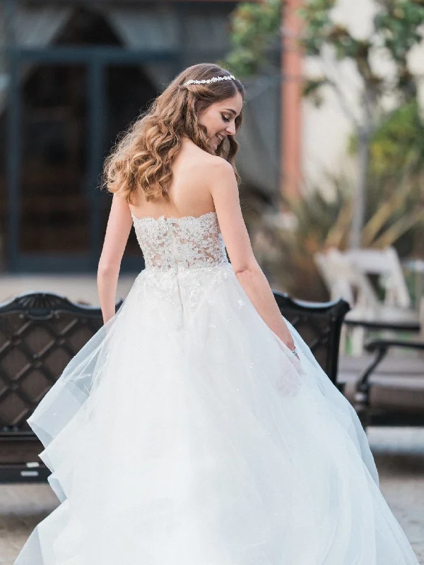 Act Fast – Limited Time Savings!Reem Acra 5540