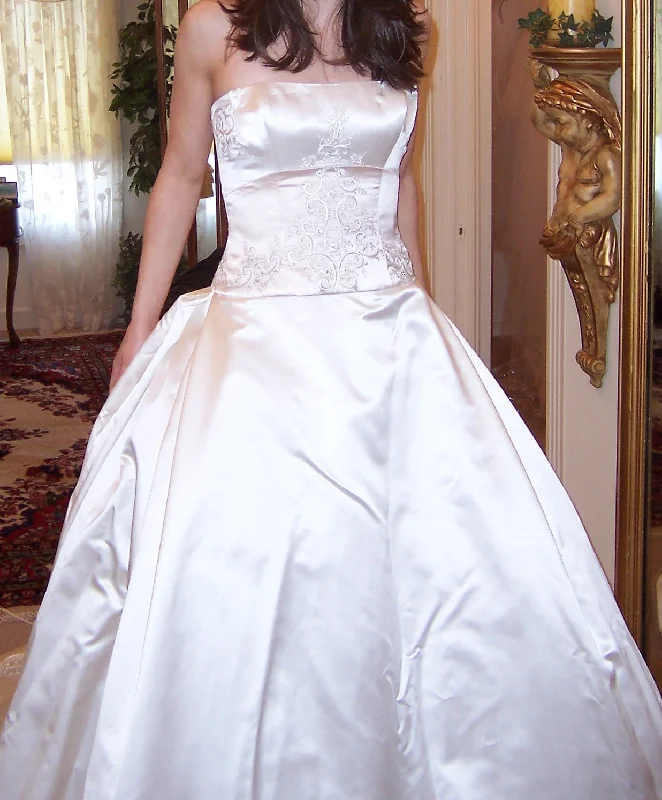 Don’t Wait – Deals Won’t Last!Reem Acra 9817