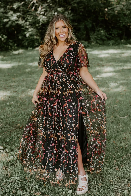 The Best Deals Won’t Wait!ECB Exclusive: Dreamy Floral Maxi Dress, Black